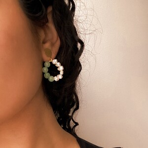 Green earrings, elegant earrings, semi-precious stone jewelry. 24k gold-plated jewelry. Pearl and aventurine hoop earrings.