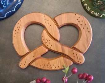 Dessous de plat Bretzel en bois - Plateau d'Alsace - Décoration artisanale alsacienne - Idée cadeau unique réalisée en France - Déco cuisine