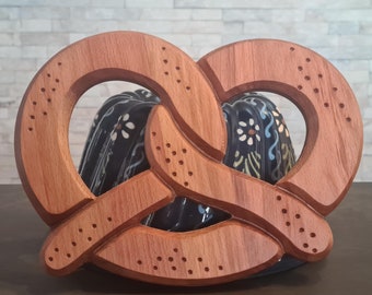 Dessous de plat Bretzel en bois - Plateau d'Alsace - Décoration artisanale alsacienne - Idée cadeau unique réalisée en France - Déco cuisine