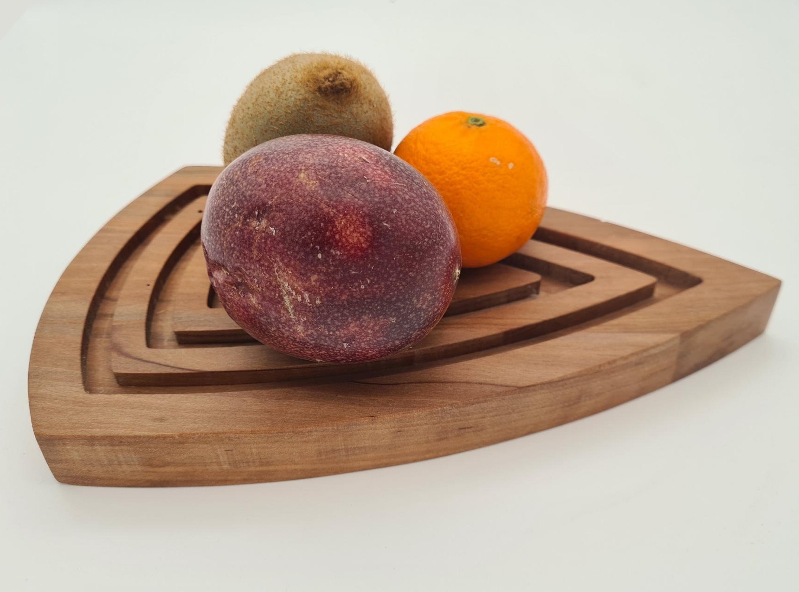 Planche en Bois avec Rainures Forme de Médiator, Plateau Service Design, Création Artisanale Réalisé