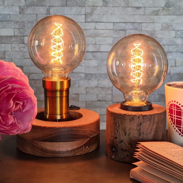 Petite lampe en bois artisanale, modèle au choix. Grande ampoule Edison avec lumière chaleureuse. Luminaire d'intérieur unique et original.