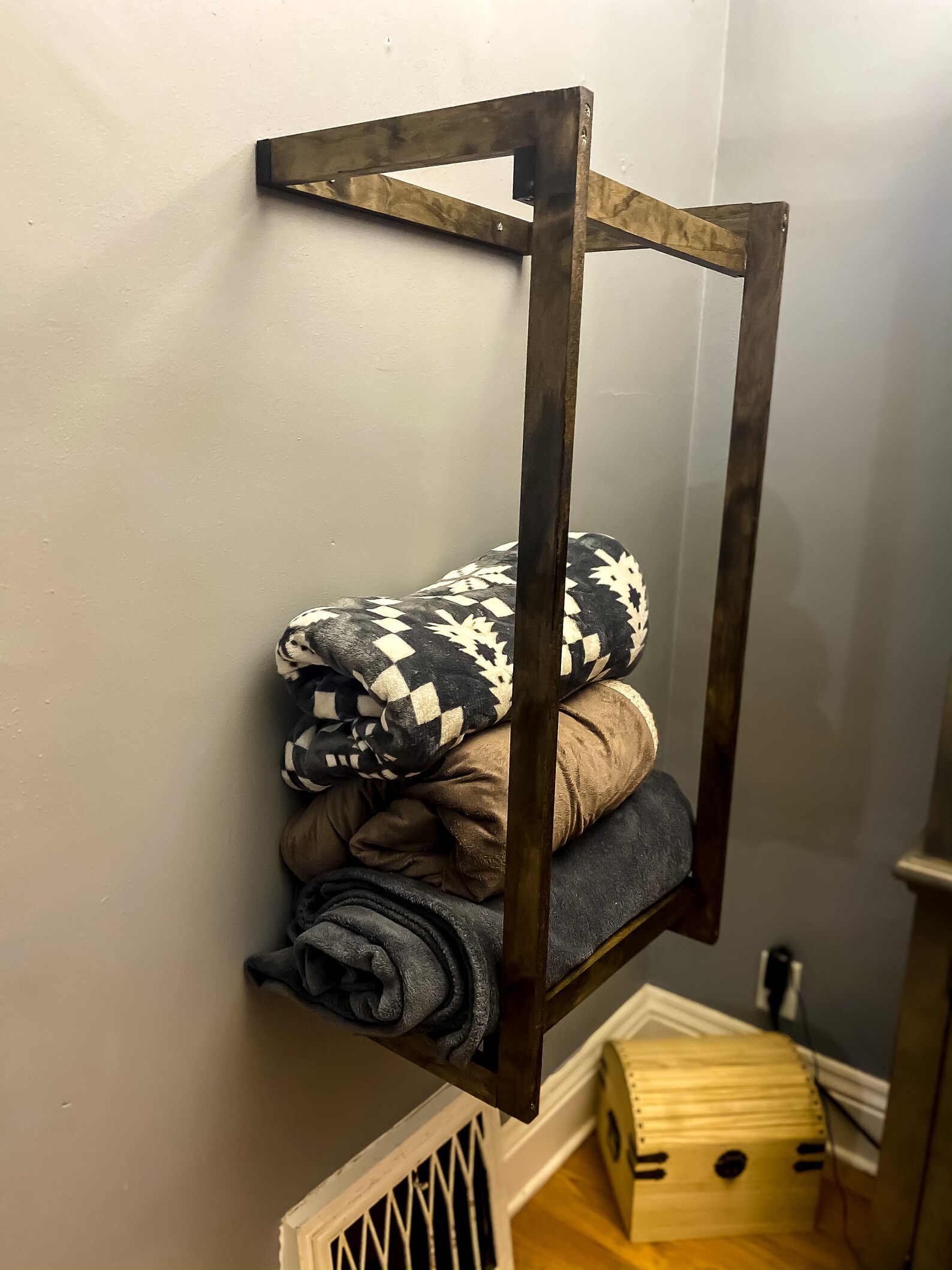 Quilt/Throw/Towel/Blanket Wall Mounted Rack Etsy