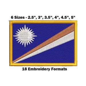 Puede incluir: Parche bordado con la bandera de las Islas Marshall. El diseño incluye un fondo azul, una estrella blanca y una franja diagonal en marrón y blanco, enmarcado por un borde dorado. El texto indica 6 tamaños de 6,35 cm a 12,7 cm y 18 formatos de bordado.