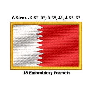 Puede incluir: Un parche bordado de la bandera de Baréin, con un campo rojo y un triángulo blanco dentado. El parche está disponible en seis tamaños: 2,5 pulgadas, 3 pulgadas, 3,5 pulgadas, 4 pulgadas, 4,5 pulgadas y 5 pulgadas. El texto "18 formatos de bordado" está debajo del parche.