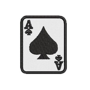 Könnte beinhalten: Eine weiße Spielkarte mit schwarzem Rand. Die Karte zeigt das As Pik. Die Farbe ist ein schwarzes Pik.