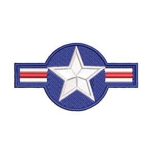 Puede incluir: Un parche bordado azul y blanco con una franja roja y una estrella blanca en el centro. El parche es un diseño militar clásico.