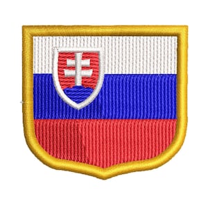 Pode incluir: Um remendo bordado em ouro com a bandeira da Eslováquia. A bandeira apresenta um campo branco com uma cruz dupla azul, uma faixa azul e uma faixa vermelha.