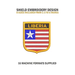 Può includere: Un designo di ricamo a forma di scudo dorato con la parola "LIBERIA" in testo nero e la bandiera liberiana all'interno. La bandiera è rossa, bianca e blu con una stella bianca nel cantone blu. Il design è disponibile in 8 dimensioni da 2,5 a 6 pollici.
