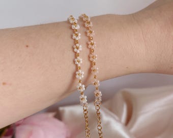 Handmade Daisy Beaded Bracelet - Pearl Flower, Adjustable Chain