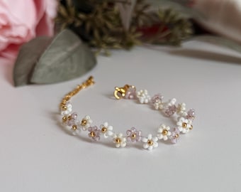 Handmade Light Purple Daisy Bracelet – Beaded Pearl Flower Jewelry