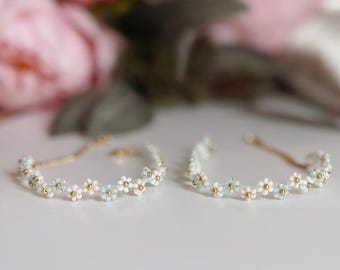 Handmade Daisy Beaded Bracelet – Light Mint & Blue Flower Bracelet