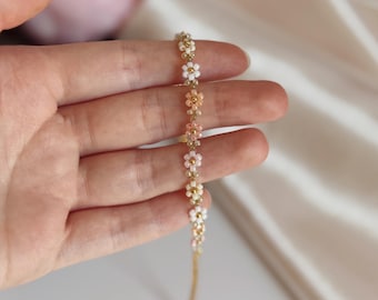 Handmade Daisy Beaded Bracelet – Colorful Flower Pearl Jewelry