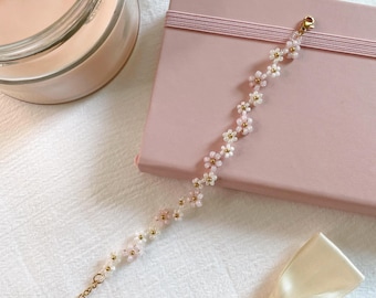 Light Pink Daisy Bracelet – Handmade Beaded Flower Jewelry
