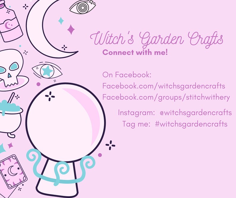 K&ouml;nnte beinhalten: Eine rosa und violette Illustration eines Witch's Garden Crafts Logos mit einem Halbmond, einer Kristallkugel, einem Kessel, einem Sch&auml;del und einer Tarotkarte. Der Text lautet "Witch's Garden Crafts Connect with me! On Facebook: Facebook.com/witchsgardencrafts Facebook.com/groups/stitchwithery Instagram: @witchsgardencrafts Tag me: #witchsgardencrafts"