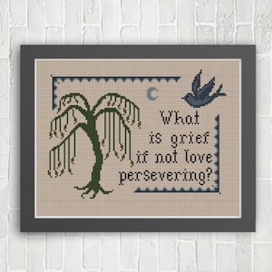 以下が含まれることがあります： 柳の木、三日月、鳥、そして「What is grief if not love persevering?」というテキストが刺繍されたクロスステッチ作品です