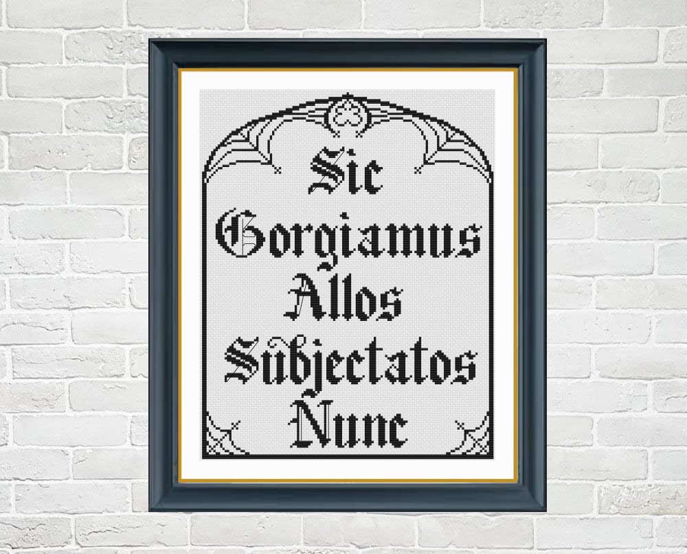 engrave the cross 腰巻き　スカーフ　ginzi archive Sic Gorgiamus Allos Subjectatos Nunc Old English Typography Cross