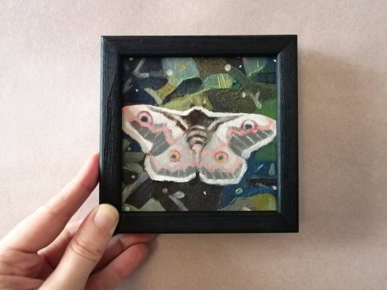 Arte de polilla en miniatura, pintura al óleo original, único en su tipo, regalo único In black frame