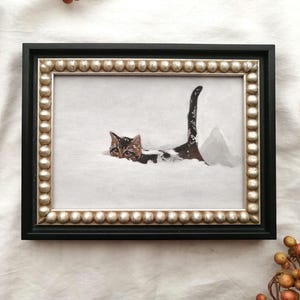 Charmant chat dans un paysage enneigé, peinture à l'huile unique, décoration d'hiver confortable pour les amoureux des chats"