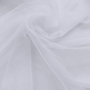 Tulle de mariée blanc de 108 po. de large | Rouleaux de 50 mètres | Illusion de tulle 100 % nylon | Utilisé pour les voiles de mariée et la décoration de la mariée |