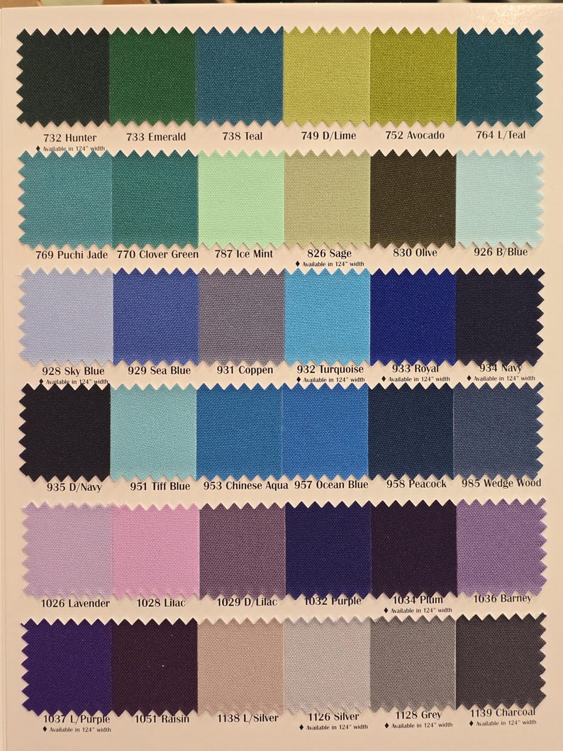 Puede incluir: Una carta de colores de muestras de tela con diferentes colores y nombres. Las muestras est&aacute;n dispuestas en filas y columnas, con cada muestra etiquetada con un n&uacute;mero y un nombre de color. Los colores incluyen cazador, esmeralda, azul verdoso, lima, aguacate, azul verdoso, jade, verde tr&eacute;bol, menta helada, salvia, oliva, azul, azul cielo, azul mar, coppen, turquesa, azul real, azul marino, azul marino, azul Tiffany, aqua chino, azul oc&eacute;ano, pavo real, madera de nogal, lavanda, lila, lila, morado, ciruela, barney, morado, pasa, plata, plata, gris, carb&oacute;n.