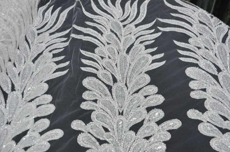 Tela de encaje nupcial con cuentas blancas / Tela de encaje con cuentas blancas / Vestido de novia con encaje con cuentas / Encaje con cuentas y perlas / Se vende por 3 paneles de aproximadamente 34" / imagen 9