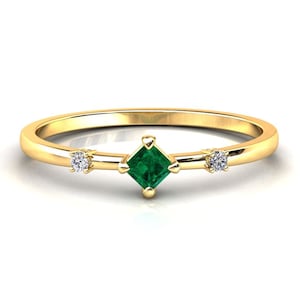 NATURAL Emerald Band / Emerald Stacking Ring / Emerald Stacking Band Petite Ring  / Yellow Gold / May Birthstone / Minimalist Emerald Ring
