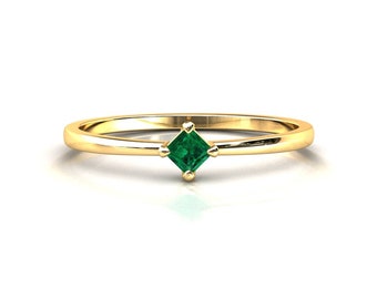 Emerald Stacking Band / SOLID Yellow Gold Emerald Ring / Minimalist Emerald Stacking Ring /Princess Cut Emerald Ring / Petite Emerald Ring