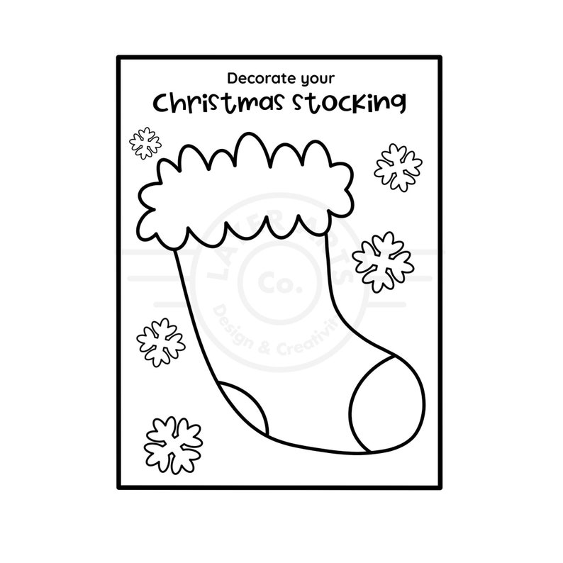 K&ouml;nnte beinhalten: Eine schwarz-wei&szlig;e Umrandung eines Weihnachtsstrumpfes mit einem flauschigen Oberteil und Schneeflocken drumherum. Der Text "Dekoriere deinen Weihnachtsstrumpf" befindet sich oben im Bild.