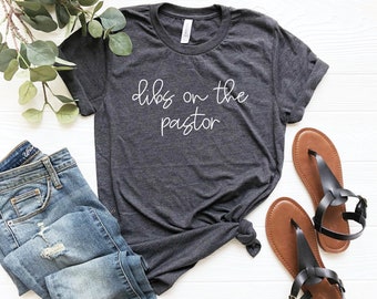 Pastoren Frau Geschenk Pastoren Frau Shirt Prediger Frau Shirt Pastor Shirt Pastoren Frau christlichen Glauben Shirt niedlich - dibs auf der Pastor T-Shirts