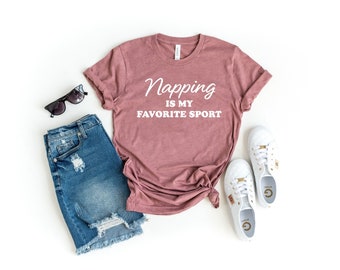Een dutje doen is mijn favoriete sport | cadeau voor dutjesliefhebbers | professionele dutjesmaker | grappig dutjes-T-shirt | dames-, heren- en unisex-shirts gg