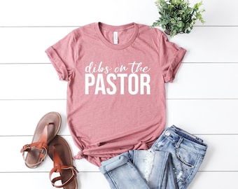 Pastoren Frau Geschenk Pastoren Frau Shirt Prediger Frau Shirt Pastor Shirt Pastoren Frau christlichen Glauben Shirt Dibs auf dem Pastor tshirt
