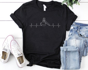 T-shirt met hamer en hartslag, grappig cadeau voor een advocaat, afstudeercadeau voor een advocaat, t-shirt voor een rechtenstudent, grappig T-shirt voor advocaten