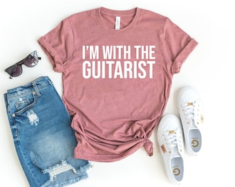 Estoy con el guitarrista - camisa de novia novio camisa de guitarra divertida camisa de guitarrista divertido regalo divertido para guitarrista guitarrista