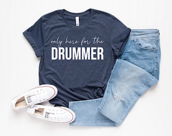Camisa da namorada do baterista aqui para o presente do baterista camisas da banda baterista camisas de música presentes do baterista para presentes do músico do baterista