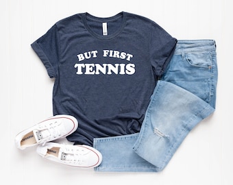 Camiseta de tenis para el primer partido, regalos divertidos para jugadores de tenis, camisetas divertidas para jugadores de tenis, linda camiseta de tenis, vida del tenis