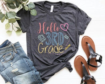 Hola, camiseta de tercer grado, regreso a clases, maestra de tercer grado, regalos para maestros, tercer grado, camisetas para maestros, camiseta del primer día de clases,