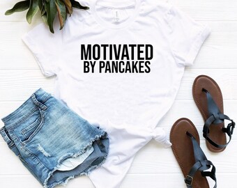 Motiviert von Pfannkuchen-Shirt, Pfannkuchen-Shirt für Frühstücksliebhaber, Pfannkuchen-Geschenk, Pfannkuchen-Mama-Wochenend-T-Shirt, lustiges Papa-Geschenk, lustiges Pfannkuchen-Shirt