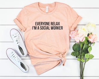 Todos relajan camisa trabajo social, tanque, compañero de trabajo, regalo para consejero, camisas de trabajadores sociales, trabajador social, regalo de graduación, trabajadores sociales