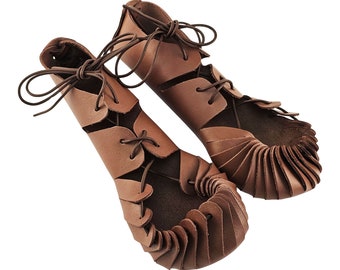 Medieval waistband shoes brown