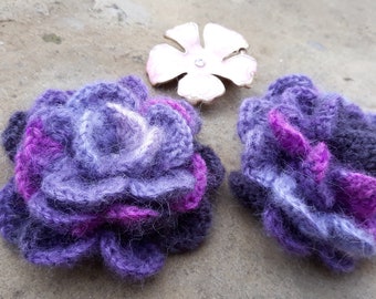 Lot de 2 broches en laine, broche au crochet, broche en laine, fleur au crochet, broche tricotée, broche violette, broche faite main, cadeau de la Saint-Valentin