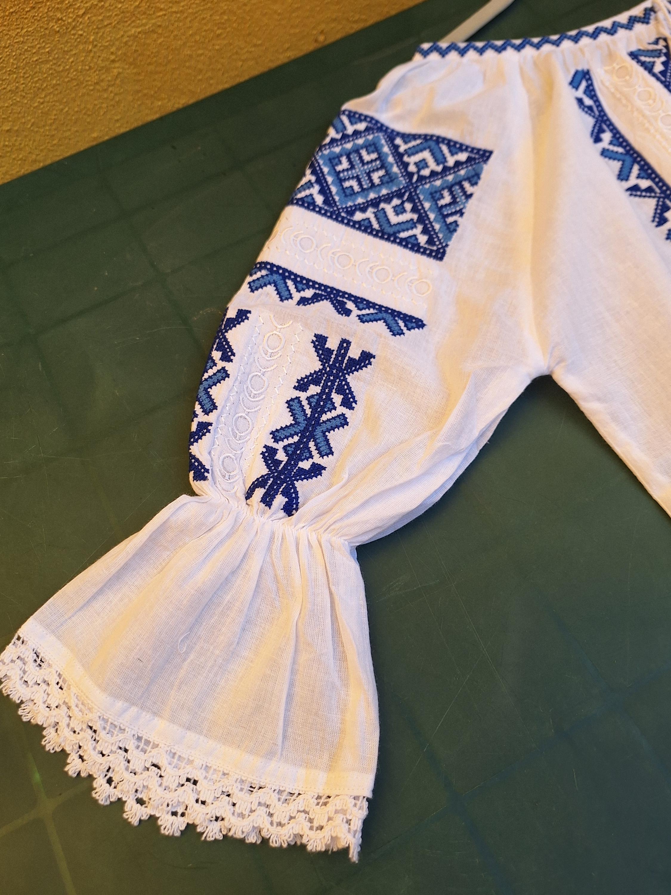 機械刺繍のルーマニアブラウス：伝統的な民族衣装 - Etsy 日本