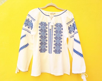 Geborduurde Roemeense blouse: traditionele volkskleding