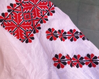 刺繍入りルーマニアブラウス：民族衣装、幾何学模様の赤と白