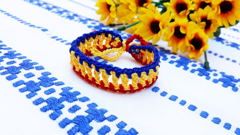 martisor, martisoare, bracelet drapeau roumain, bijoux roumains, bracelet textile traditionnel roumain, cadeaux roumains, tricolore roumain image 7