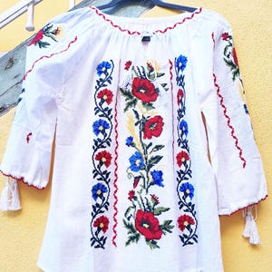 Romanian traditional blouse, Romanian ie, Romanian embroidered folk blouse, traditional Romanian clothing, Romanian gift, Romanian heritage