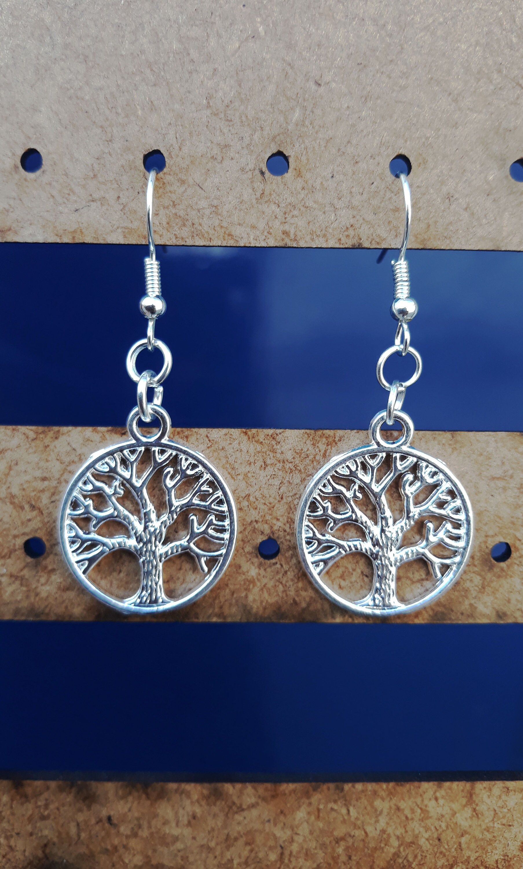 Un paio di orecchini pendenti in argento sterling dell'albero della vita, orecchini di famiglia - Italia