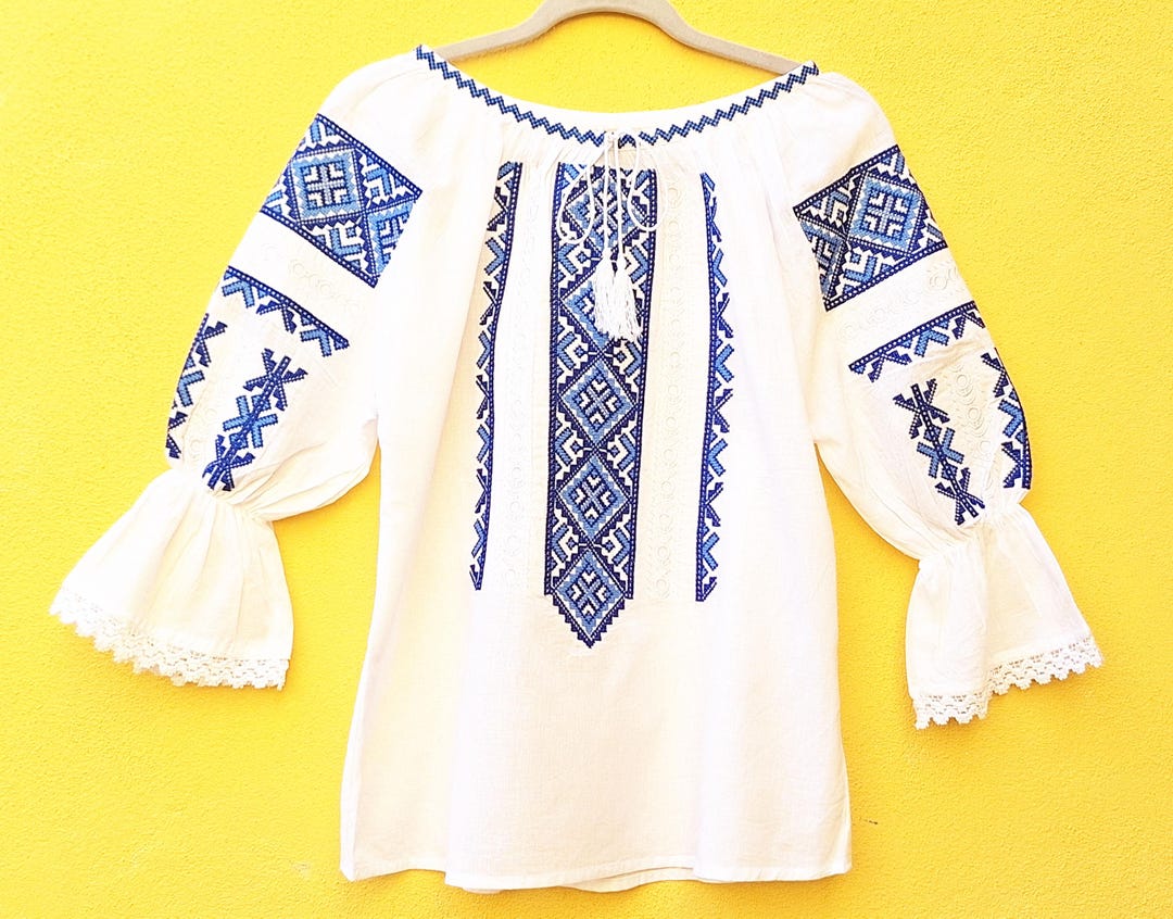 機械刺繍のルーマニアブラウス：伝統的な民族衣装 - Etsy 日本