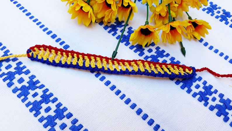 martisor, martisoare, bracelet drapeau roumain, bijoux roumains, bracelet textile traditionnel roumain, cadeaux roumains, tricolore roumain image 8