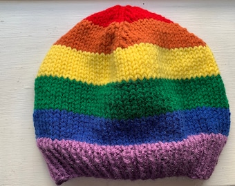 Handstickad Rainbow Pride-mössa - Akryl HBTQ-keps