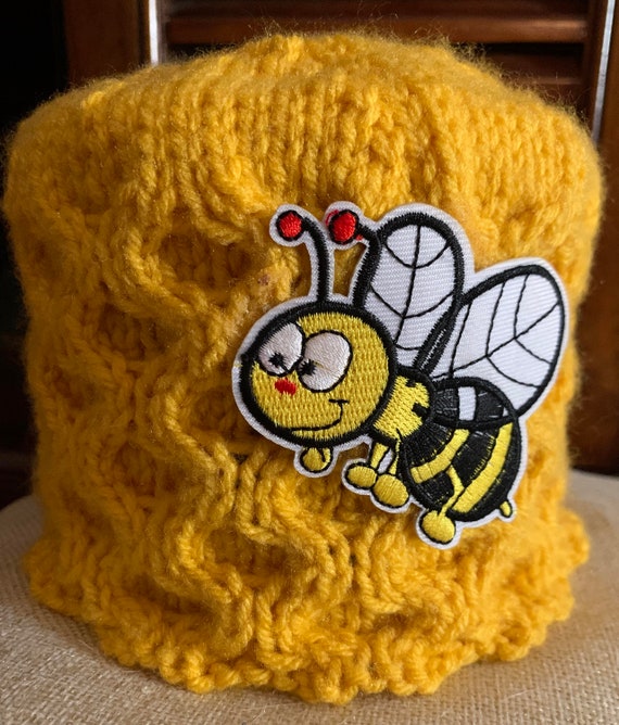 Wonderful DIY Cute Bee Hive Decoration From Paper Rolls